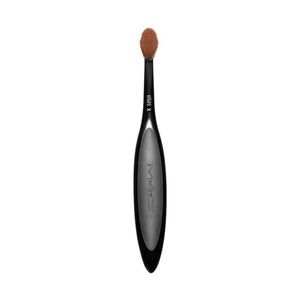 MAC Brush Oval 3